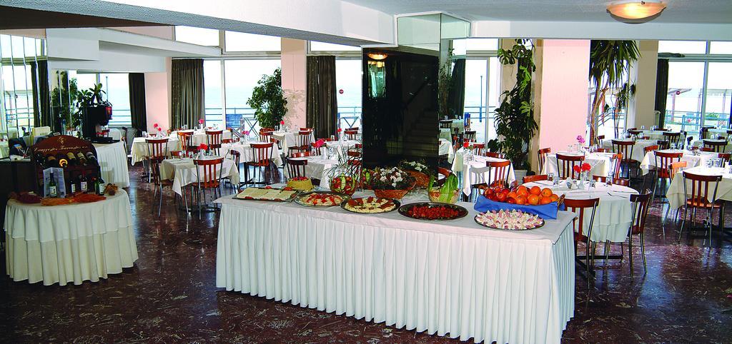 Attica Beach Hotel マティ エクステリア 写真