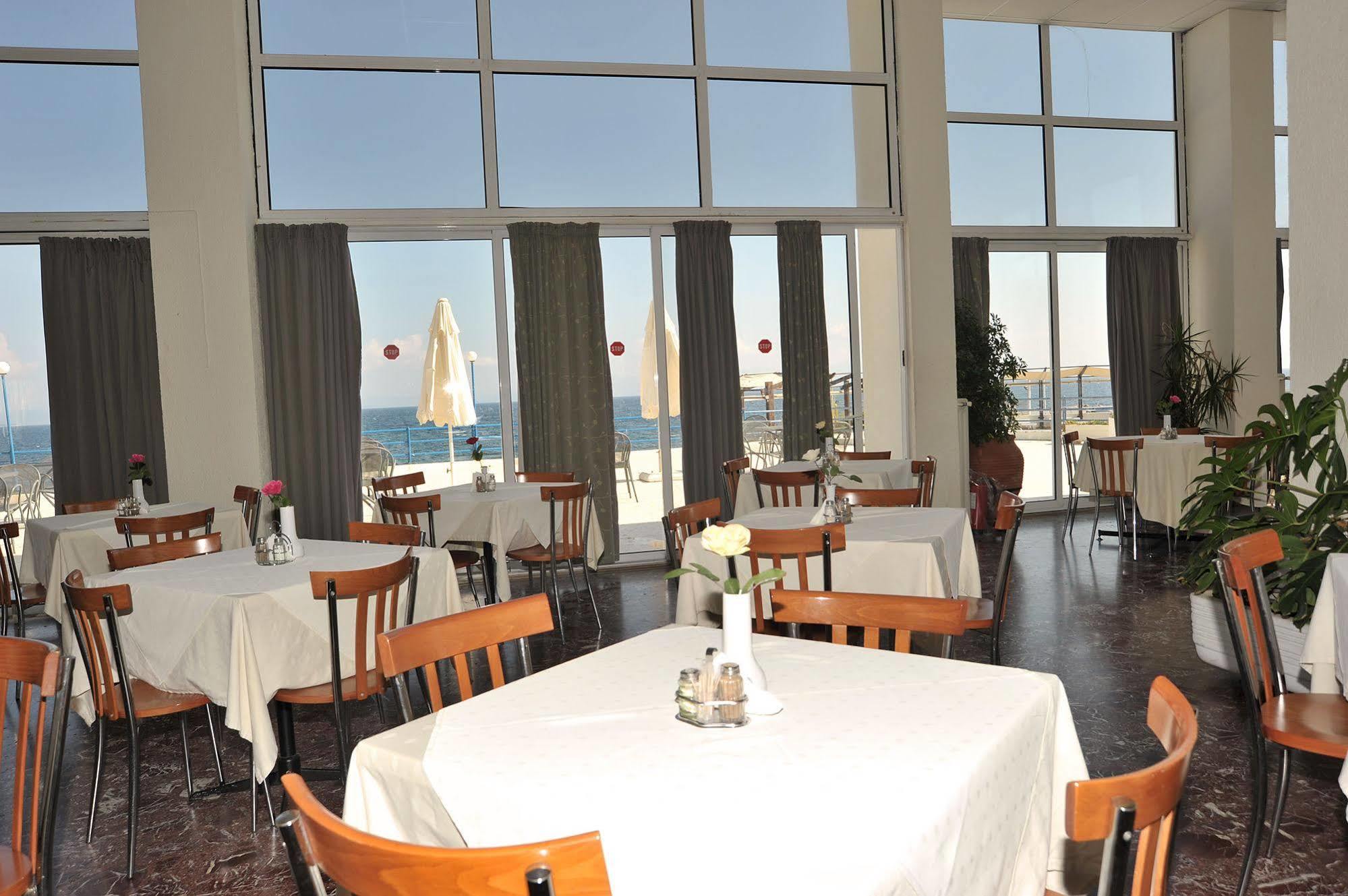 Attica Beach Hotel マティ エクステリア 写真